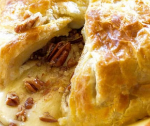 Baked Brie with Cabernet & Pecans